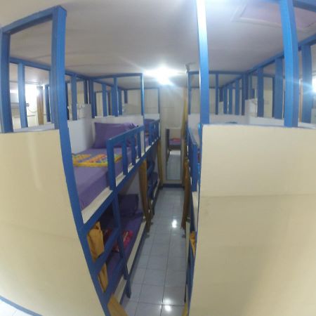 Centro Hostel Labuan Bajo Esterno foto