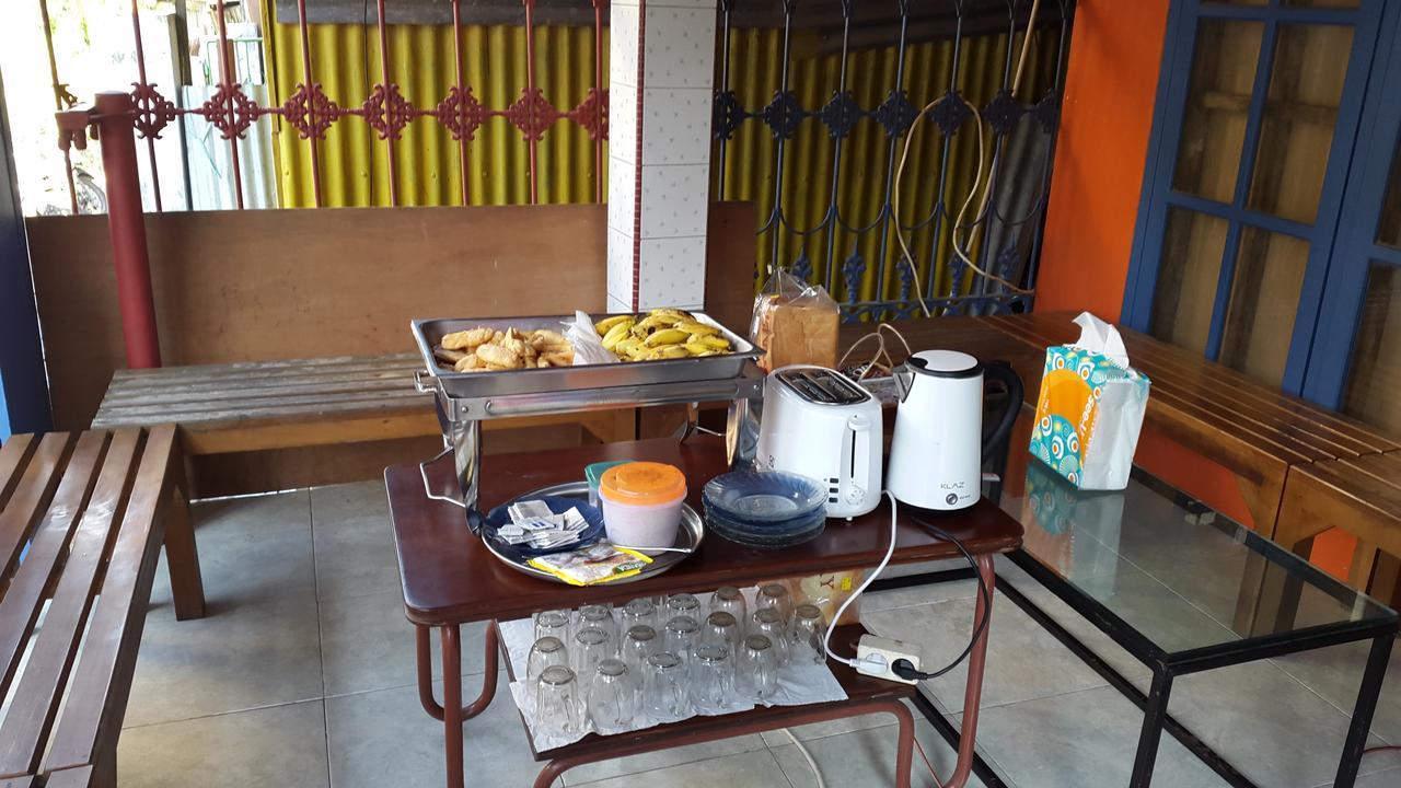 Centro Hostel Labuan Bajo Esterno foto