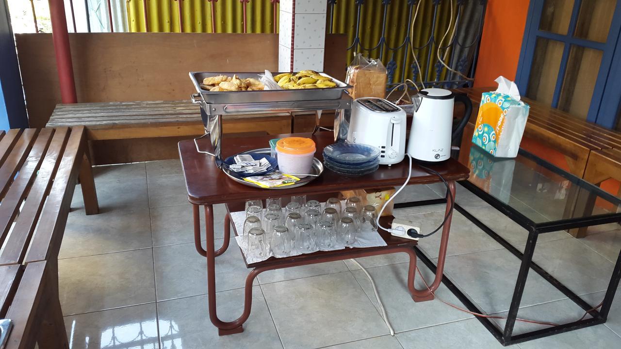 Centro Hostel Labuan Bajo Esterno foto
