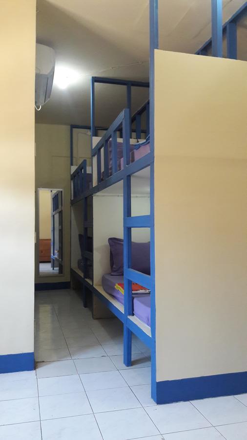 Centro Hostel Labuan Bajo Esterno foto