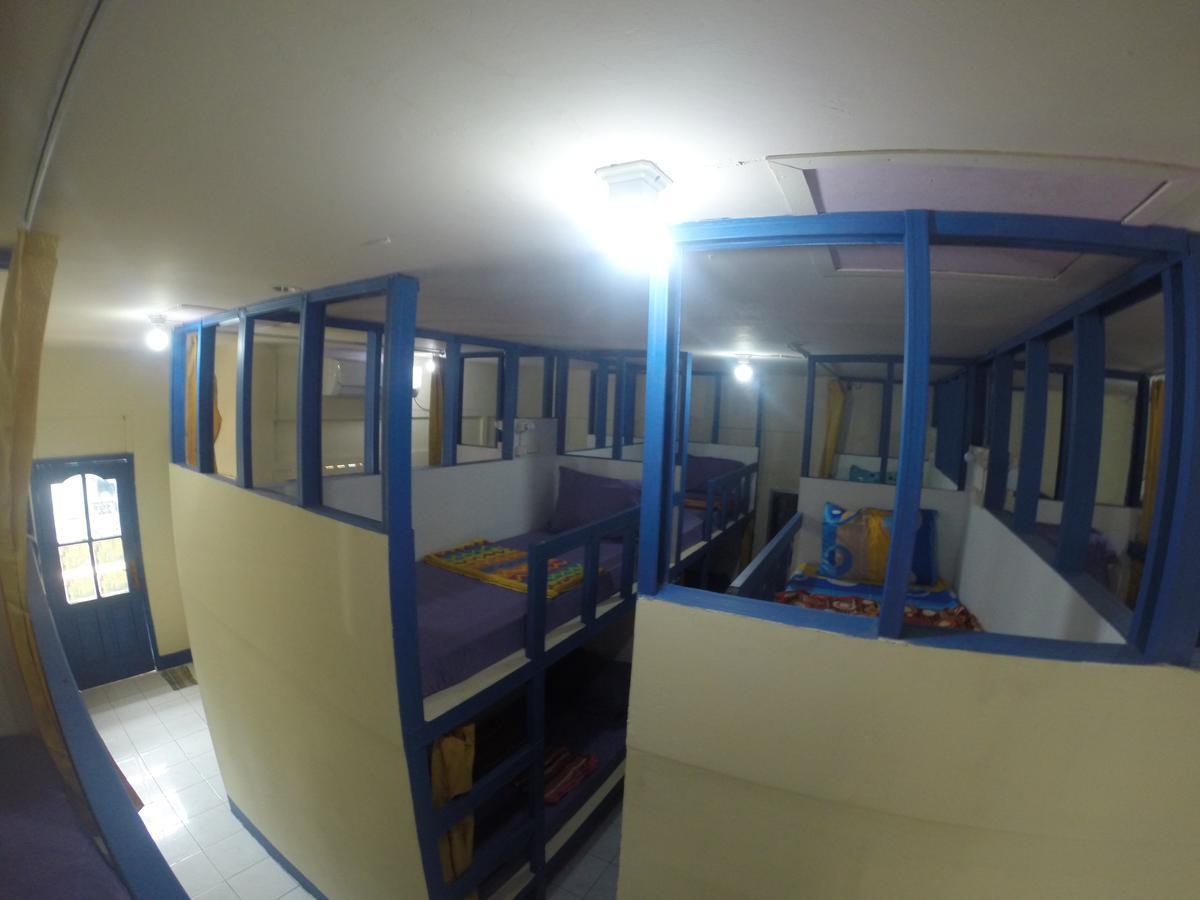 Centro Hostel Labuan Bajo Esterno foto