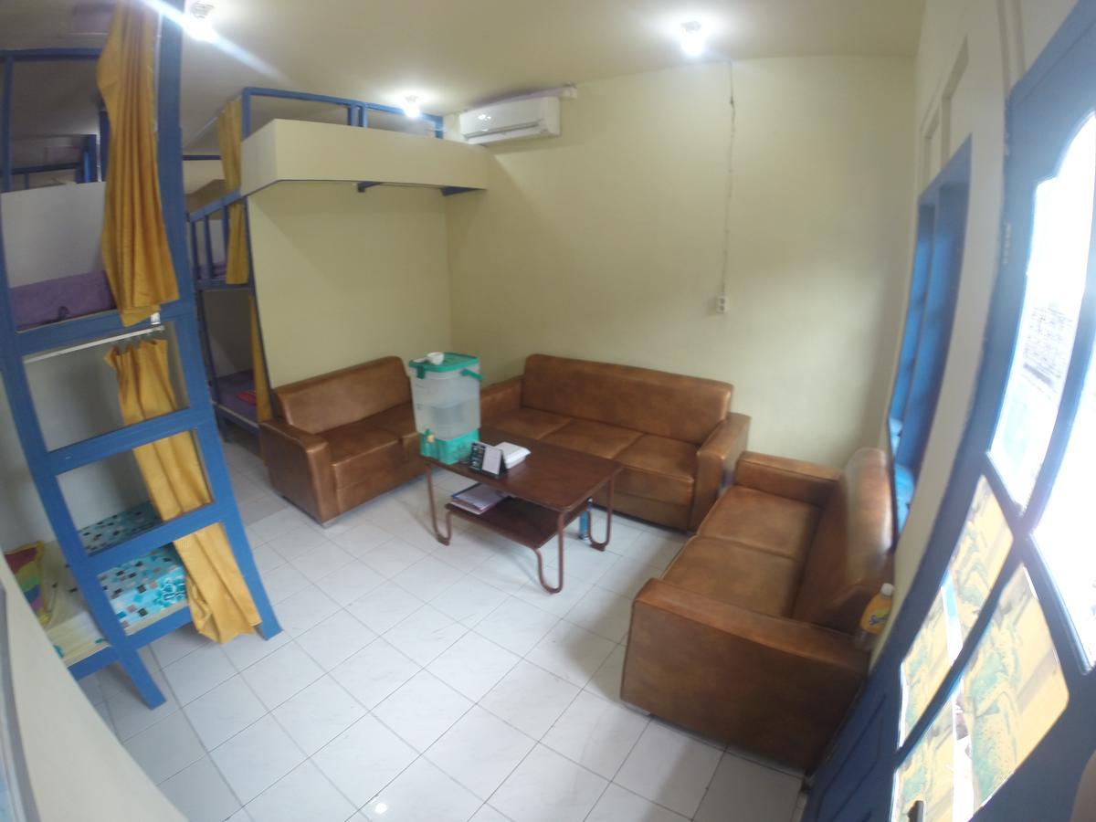 Centro Hostel Labuan Bajo Esterno foto
