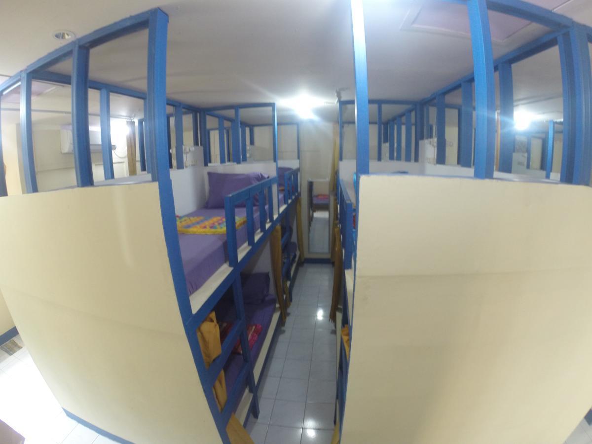 Centro Hostel Labuan Bajo Esterno foto